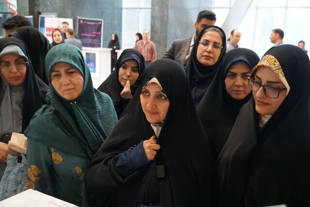 بازدید معاون رئیس‌جمهور از واحدهای فناور و دانش‌بنیان پارک علم و فناوری کرمانشاه