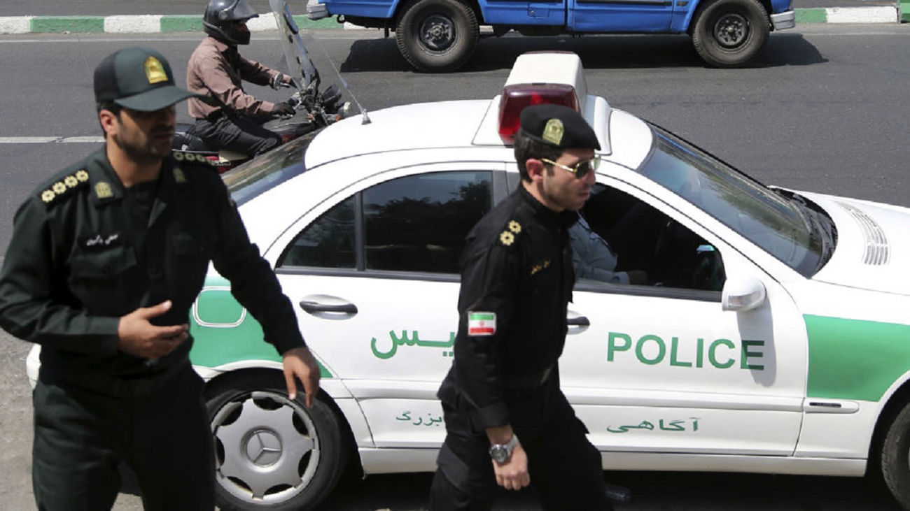 تعقیب‌وگریز هالیوودی در تهران / پلیس با شلیک لاستیک پژو ۴۰۵ را از حرکت انداخت