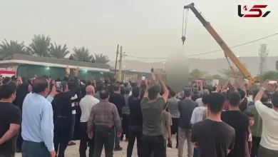 فیلم لحظه خوشحالی و بوسه فرستادن پدر خانواده لارستانی بعد از اعدام در ملاعام قاتل بی رحم / خیالم راحت شد اعدامش کردم ...
