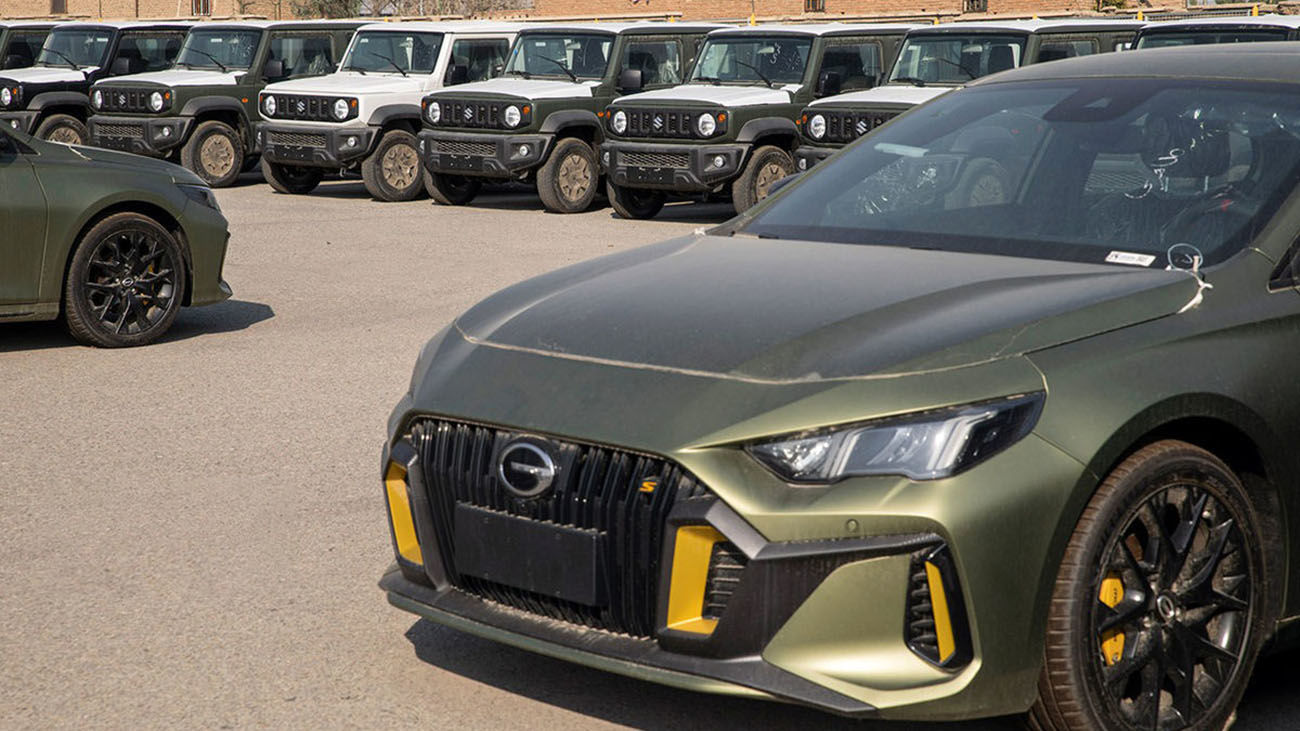 نصف خودروهای وارداتی در گمرک خاک می‌ خورند