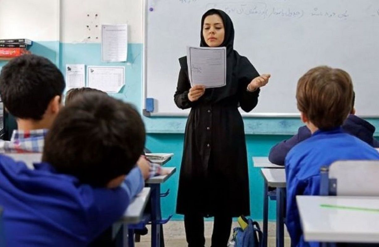 فرهنگیان و بازنشستگان بخوانند/ یارانه فرهنگیان و بازنشستگان حذف می شود؟