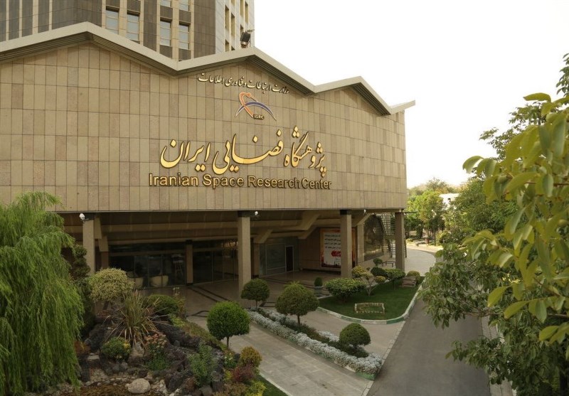 امضای توافق نامه طراحی آنتن سار راد 2 در پژوهشگاه فضایی ایران
