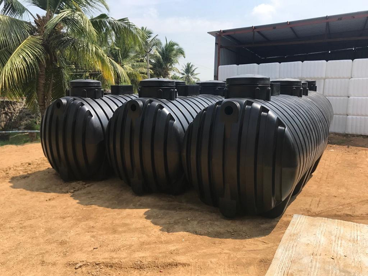 سپتیک تانک راهکاری پایدار برای تصفیه اولیه فاضلاب است که با کاهش آلودگی آب‌ها و خاک، حفاظت از محیط زیست و استفاده بهینه از منابع آب را ممکن می‌سازد.