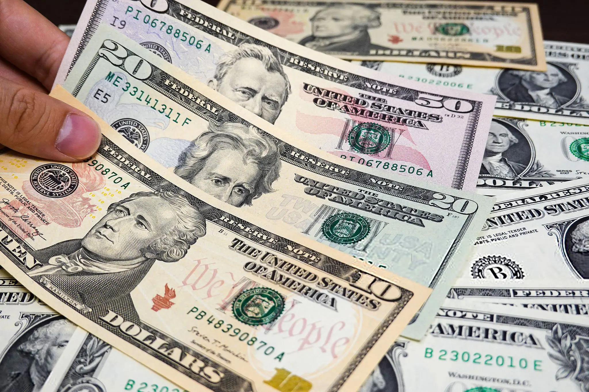 آخرین قیمت دلار امروز 6آذر/ دلار افزایشی شد + جدول و جزئیات