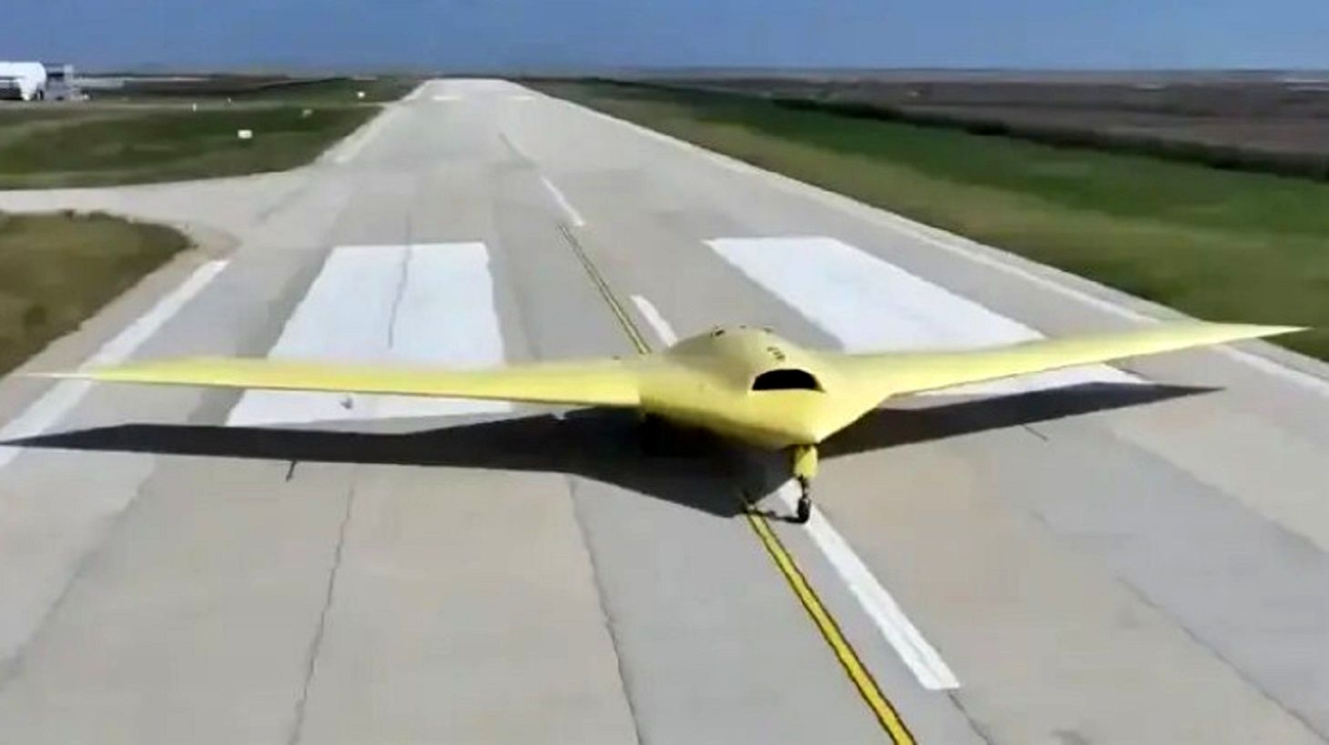 ابتکار عمل نبرد هوایی در دستان چین/ بی‌همتاترین پهپاد بمب‌افکن جهان رونمایی شد