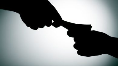 تلاش ناکام راننده خاطی برای فرار از مجازات با رشوه 100 دلاری