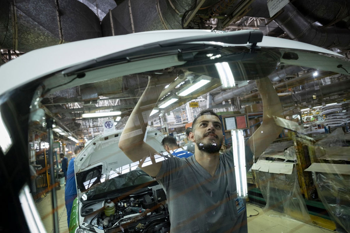 زیان سایپا و ایران خودرو در پایان سال قبل 269 هزار میلیارد تومان است - صنعت مالی