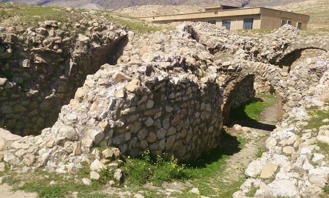 سفری به تاریکی و نور؛ تجربه راهروهای قلعه «هزار در» درهشهر