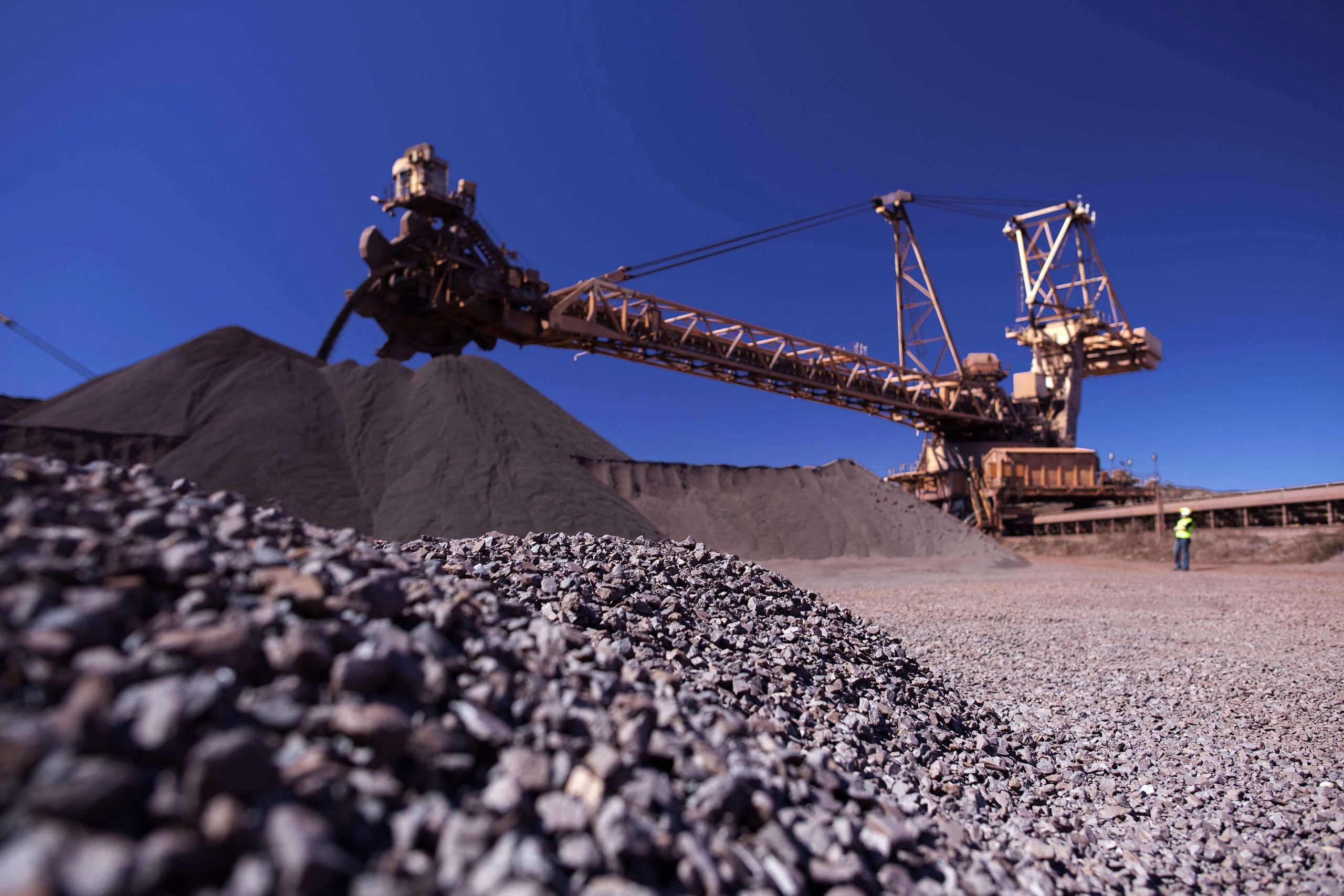 سقوط قیمت سنگ آهن با شوک چین