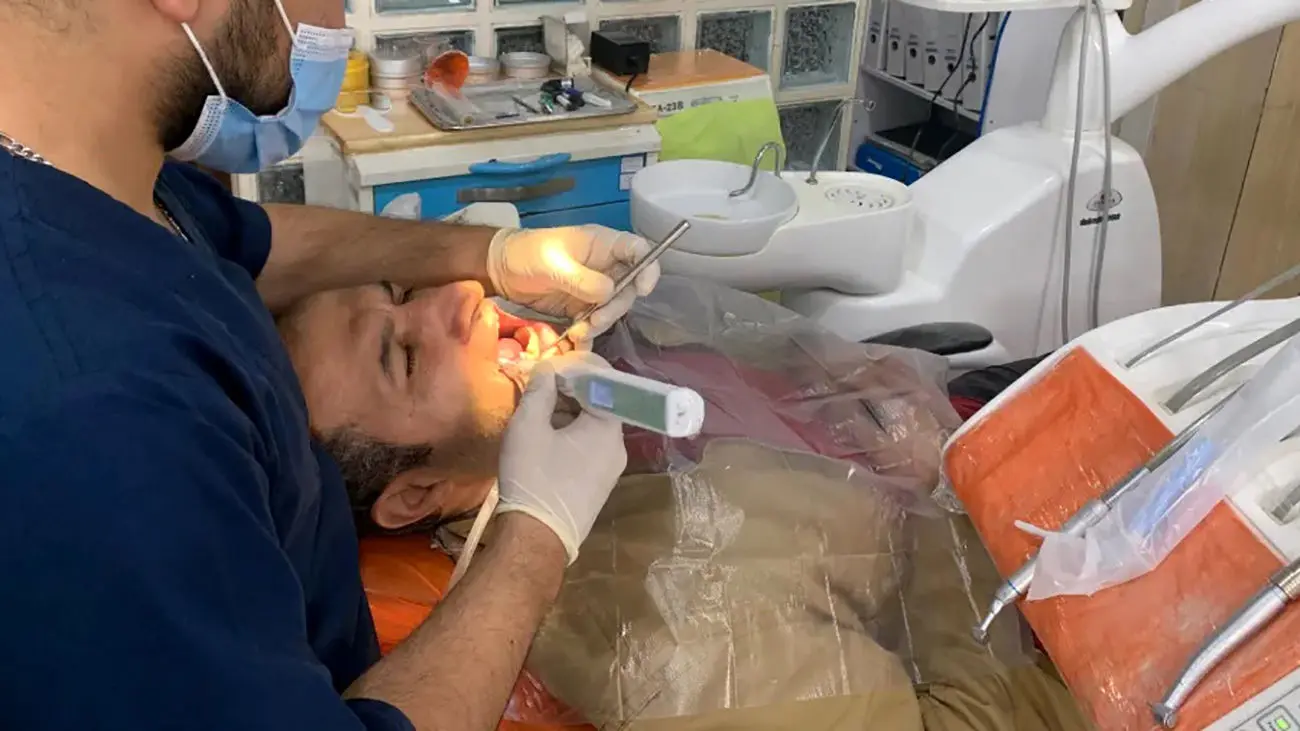 شناسایی دندانپزشک قلابی در حین کار در منزل مسکونی در شیراز