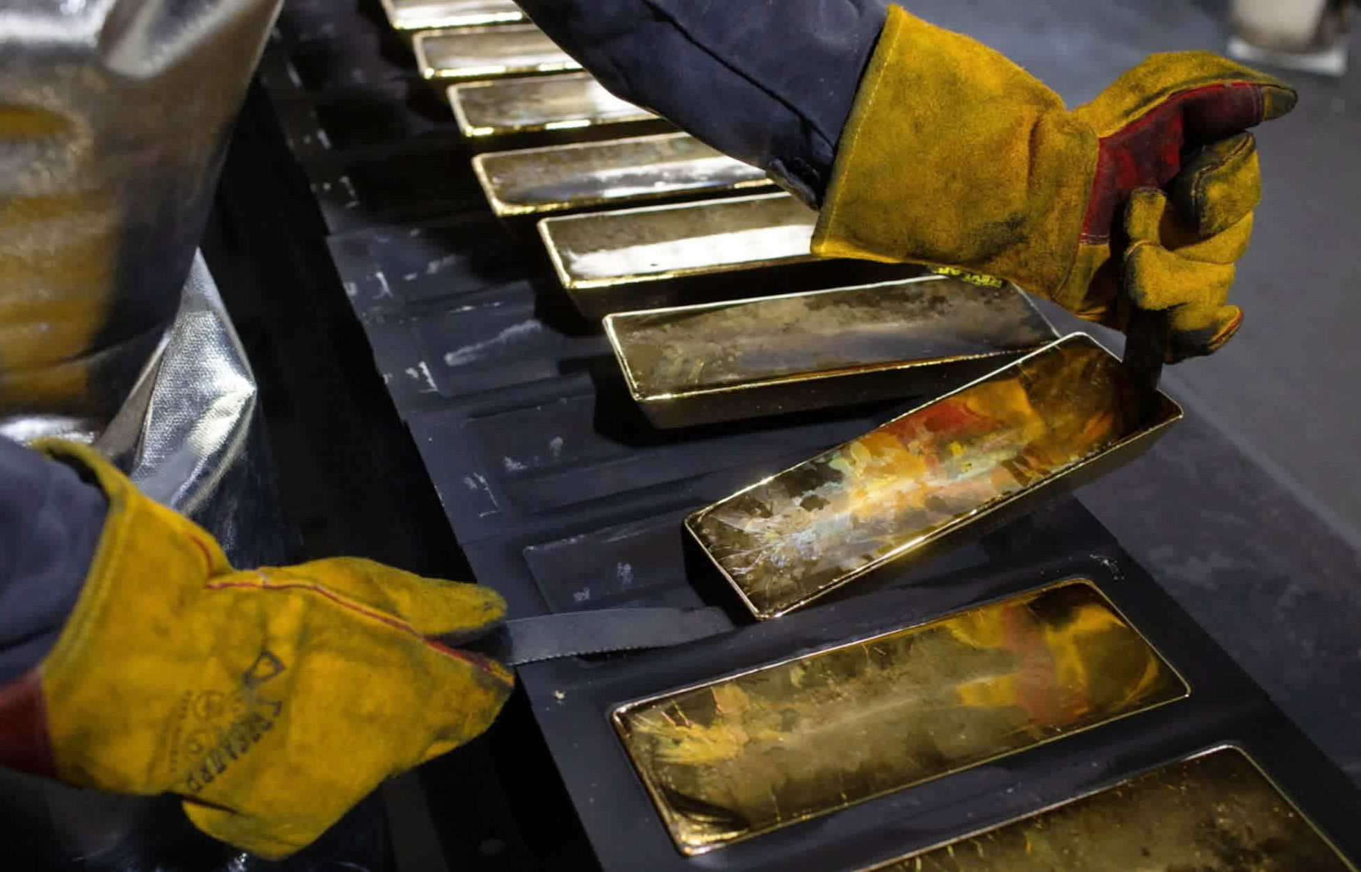 کاهش قیمت جهانی طلا با قدرت گرفتن دلار