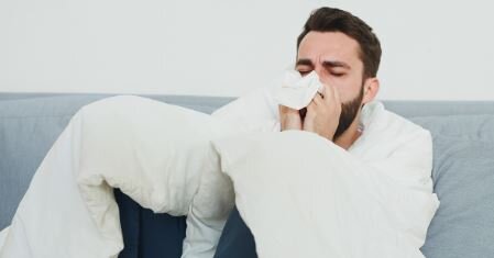 آیا سرماخوردگی خطر ابتلا به کرونا را کاهش می‌دهد؟