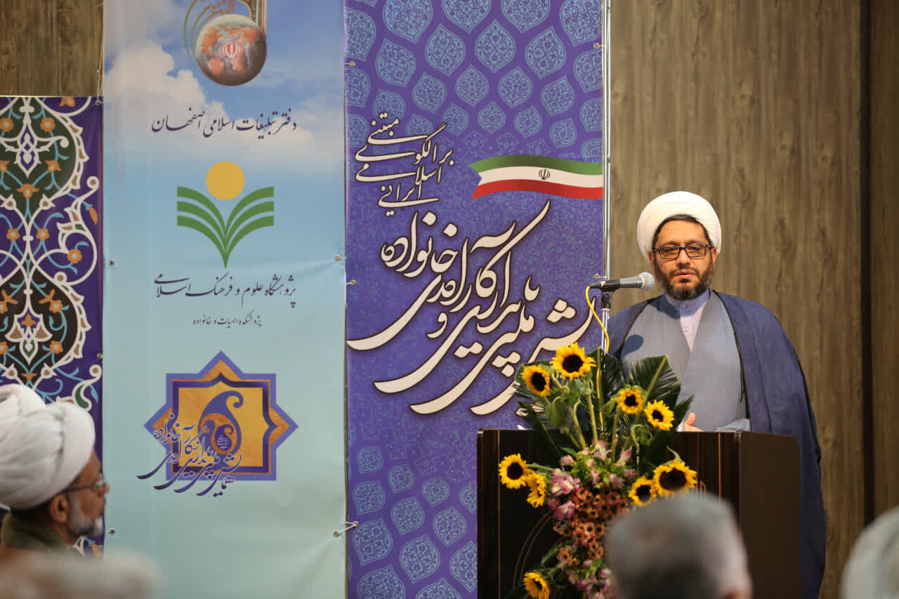 برای حل مسائل نگاه‌های فرهنگی، روان‌شناختی و اجتماعی باید در کنار آموزه‌های دینی قرار گیرد