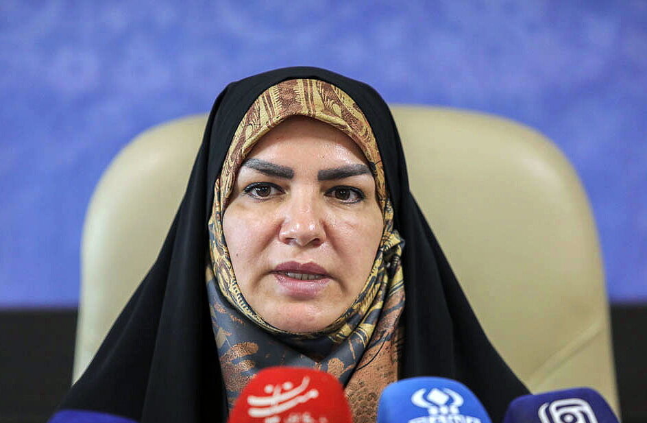 دختران با فشارهای خانوادگی، اجتماعی و تهدیدات فضای مجازی مواجه اند