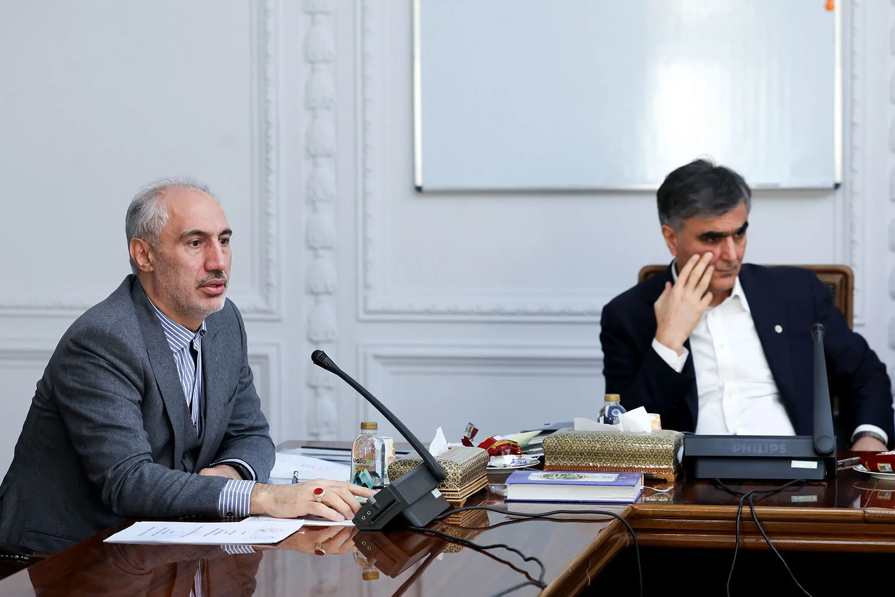 مالیات ارزش افزوده را زیاد کردیم تا کسی که کت‌ و شلوار ۵۰ میلیونی می‌گیرد، ۲ درصد هم به قشر ضعیف بدهد!