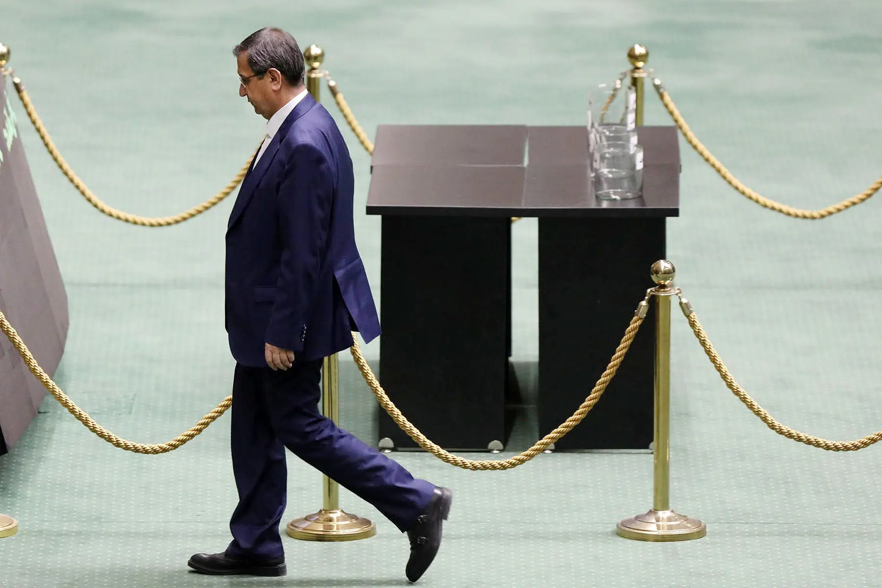 همتی رسما رئیس کل بانک مرکزی شد/ 3برنامه مهم همتی چیست؟