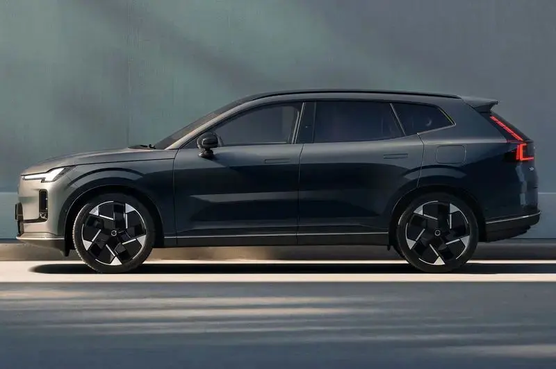 شاسی بلند لوکس ولوو XC70