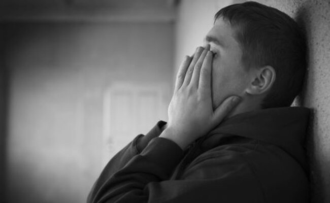 نوجوانان و دام اعتیاد؛ نقش والدین در پیشگیری از یک بحران