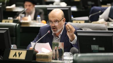 شکاف میان نسل جدید و خانواده‌ موجب کمرنگ شدن نقش تربیتی والدین می‌شود