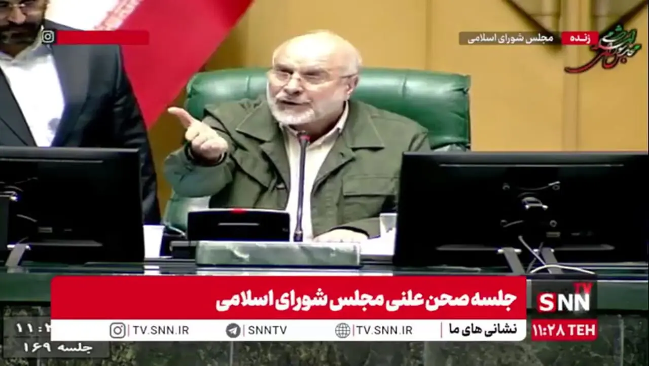 کجا نوشته که ما فقط یک بار در سال حقوق‌ها را افزایش بدهیم؟