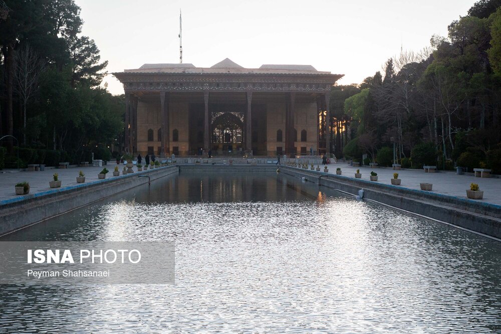 آتش به چهلستون نرسید؛ مهار به‌موقع حریق در باغ جهانی اصفهان