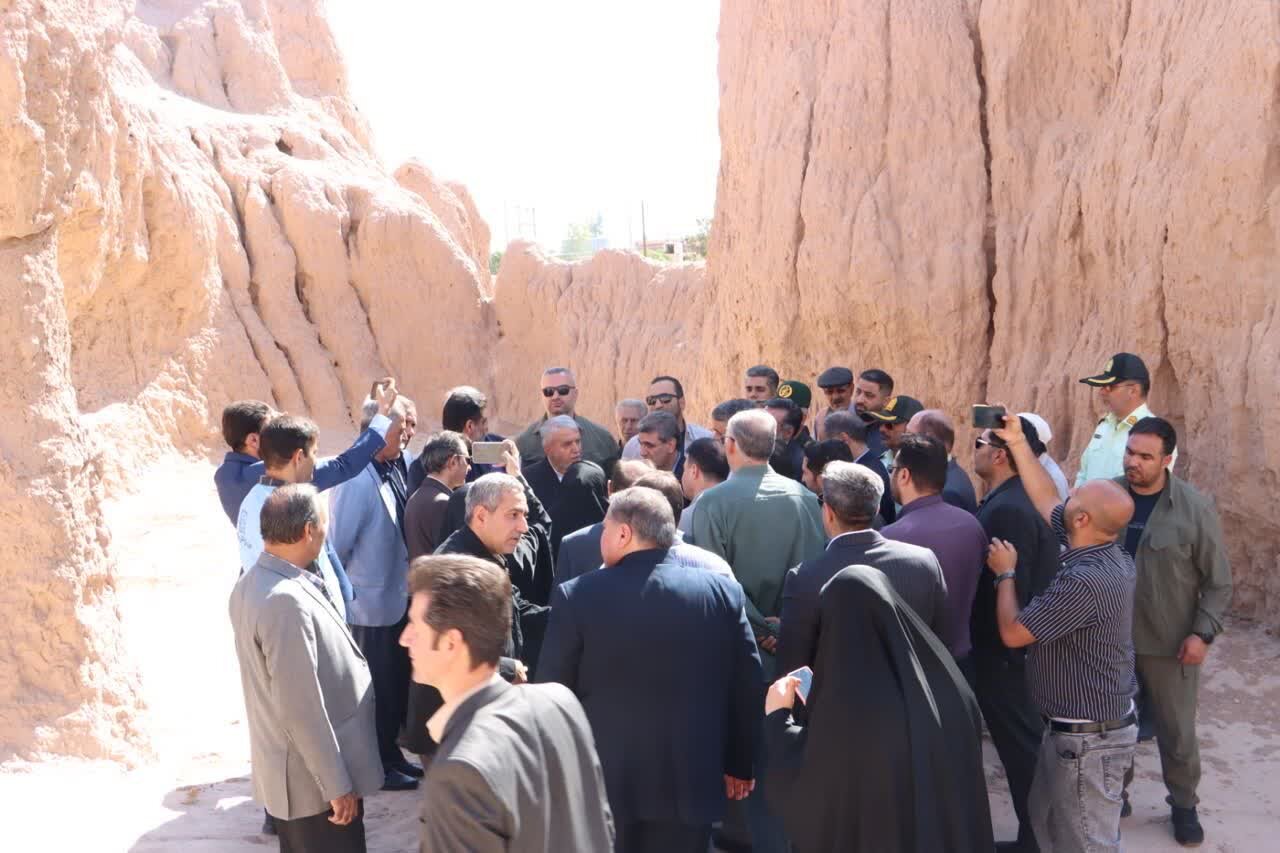 بازدید صالحی‌امیری از حمام و قلعه تاریخی پاده و سیاه‌چادر عشایر ایل الیکایی در آرادان