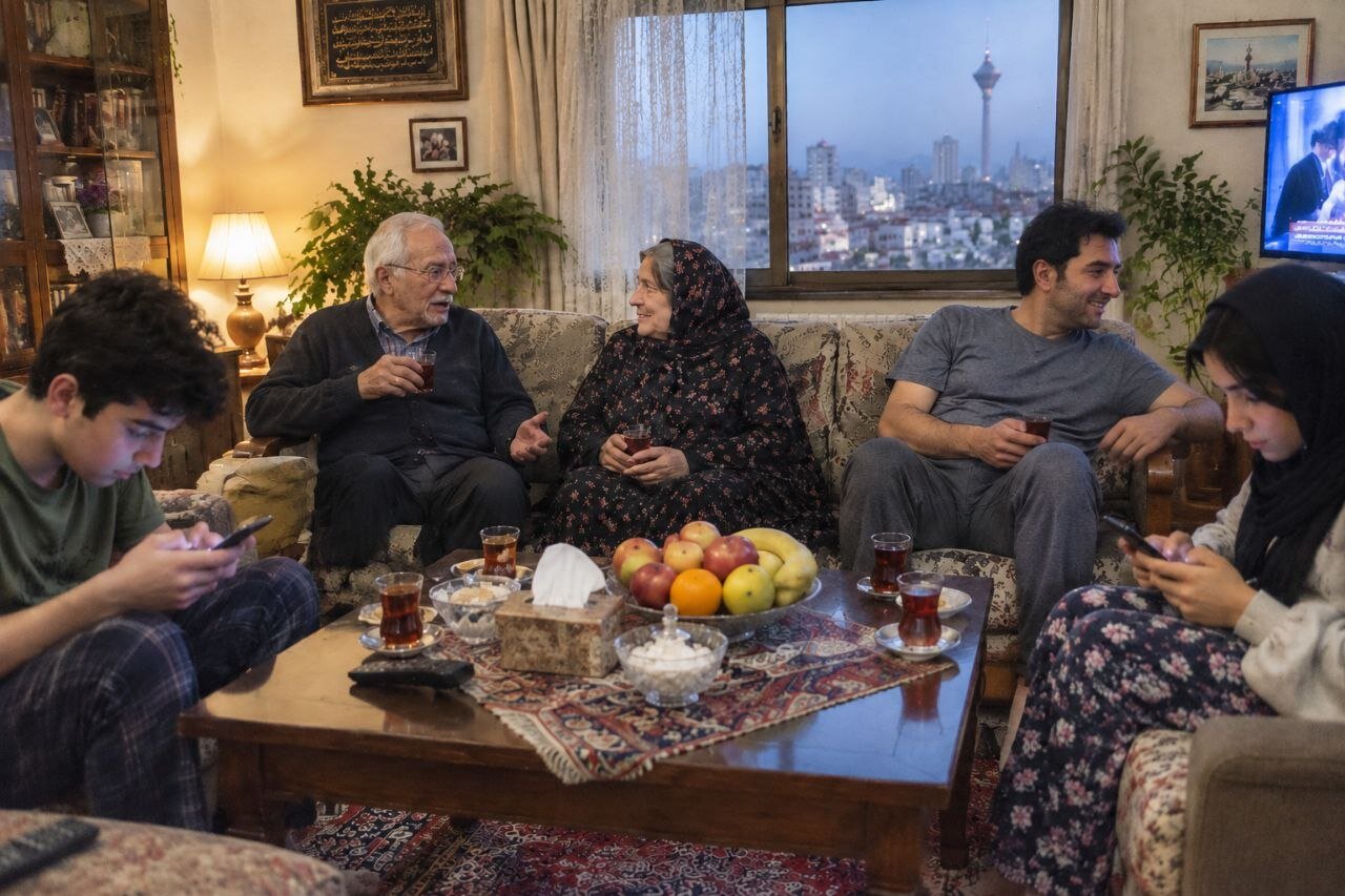 «دورهمی بدون موبایل»؛ برای قرارهای خانوادگی قانون بگذارید