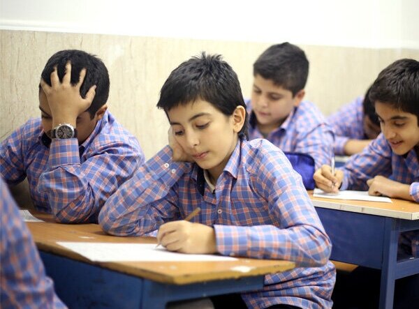 مجاوری: اقتصاد آموزش‌وپرورش به معنای گرفتن پول از خانواده‌ها نیست