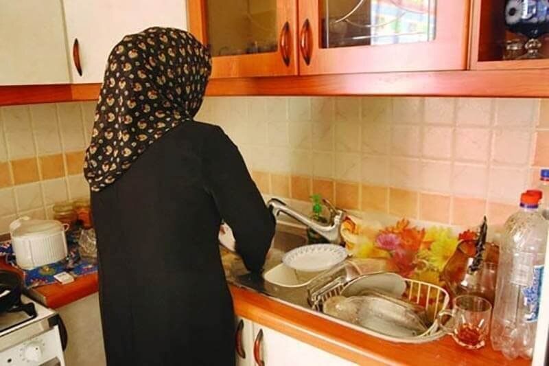 آغاز شیفت دوم کار در خانه و حس «گناه مادری» زنان شاغل