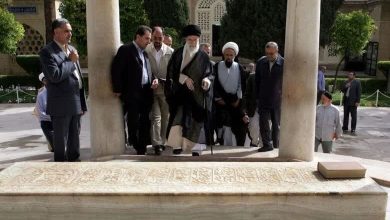 نسخه خطی «دیوان حافظ» اهدایی رهبر شهید در حرم رضوی رونمایی شد