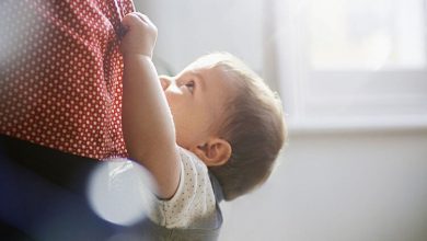 کودک برای رشد سالم روانی به پایگاهی امن نیازمند است/ چه زمانی احساس ناامنی شکل میگیرد؟